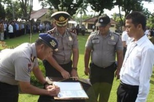 penandatanganan fakta integritas kepada para calon peserta penerimaan anggota Polri secara terpadu (Akpol, Bintara, Tamtama) tahun 2017